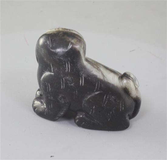 A Chinese pale grey and black jade figure of a seated cat, 18th/19th century, length 5.2cm